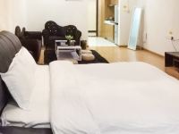 南京罗曼情侣主题酒店公寓 - 时尚大床房
