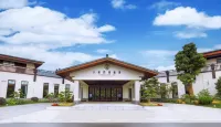 Slender West Lake Hot Spring Resort Yangzhou Hotels near CPC Yangzhou Hanjiang District Committee Party School