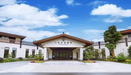 Slender West Lake Hot Spring Resort Yangzhou Отели рядом с достопримечательностью «The Shi Kefa Museum»