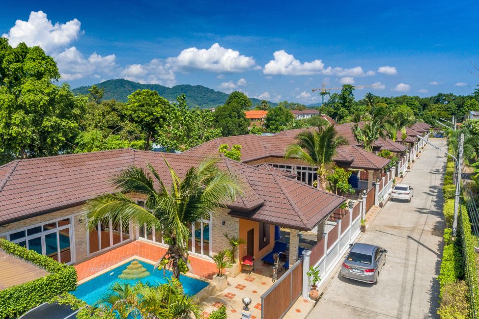 Rawai Private Villas - Pools and Garden