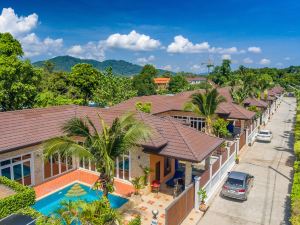 Rawai Private Villas - Pools and Garden