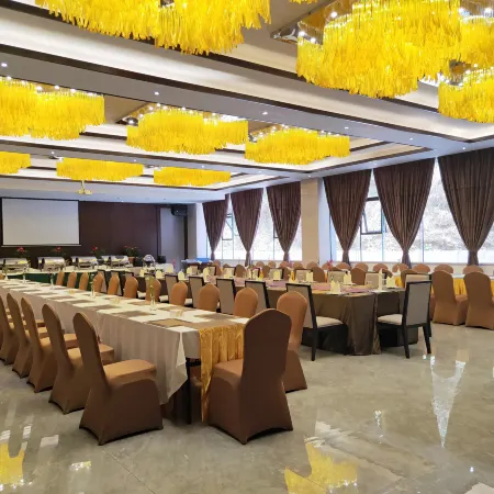 Celebrity vacation Hotel (Guangwushan Scenic Area)