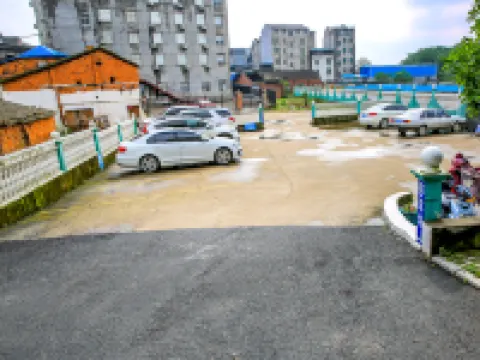 Yiduo Yunpin Hotel (Fengcheng Railway Station Ziyun Bridge) Hotels near Weimei Health Valley Tourism Resort