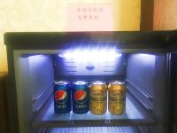 腾辉酒店(成都光华公园地铁站店) - 家庭大床房