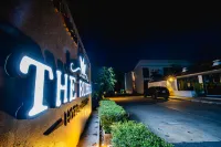 The Rubber Hotel Phuket Отели рядом с достопримечательностью «Robinson Lifestyle Thalang»