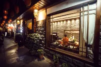 鳳凰棲遲一家人江景民宿 鳳凰國家級風景名勝區附近的飯店