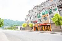 Fenghuang Hongxin Yaju Chinese Inn