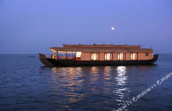 奧拉拉克魯斯旅館