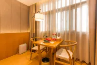 Soaring Dragon Tea Culture Hotel (Hanzhong High-speed Railway Station Wanbang Flagship) - Pet friendly