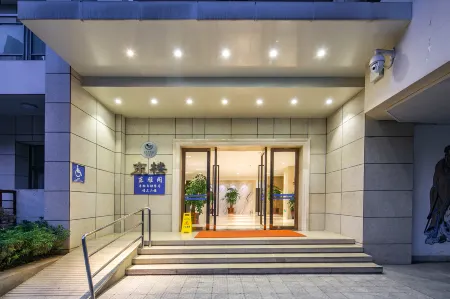 Guandu Hotel (East Building) Отели рядом с достопримечательностью «Kunming University (West to Kunming Soil and Fertilizer Workstation)»