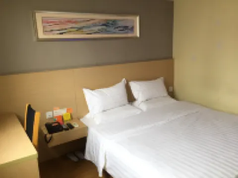 7Days Inn Chain Hotel (Shanghai Jiangning Road Subway Station Jade Buddha Temple) Hotels in der Nähe von Jadebuddha Tempel