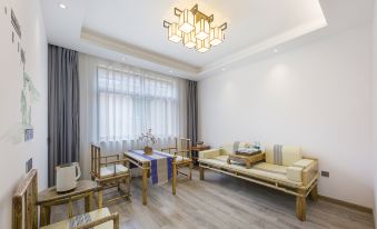 FLoral Hotel · Red Forest Yuyao hotel (Yuyao Siming Lake Scenic Area)