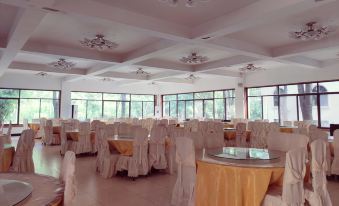 Xi chuan xiang yuan bin guan - Housity