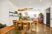 Hupan Shanju Guesthouse