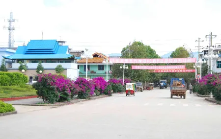 Gengma Derui Hotel Отели в г. Генма