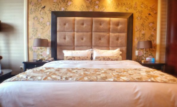 Tennis International Hotel