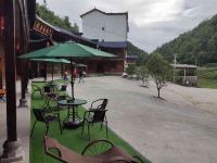 建始花坪镇聚丰园山庄 - 花园