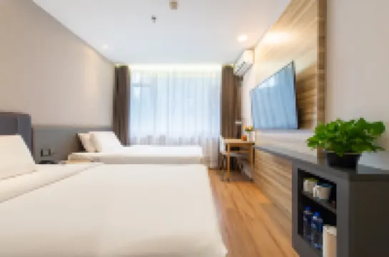 HanTing Premium Hotel (Dalian Renmin Road, Gangwan Square Metro Station) Hotels in Dalian