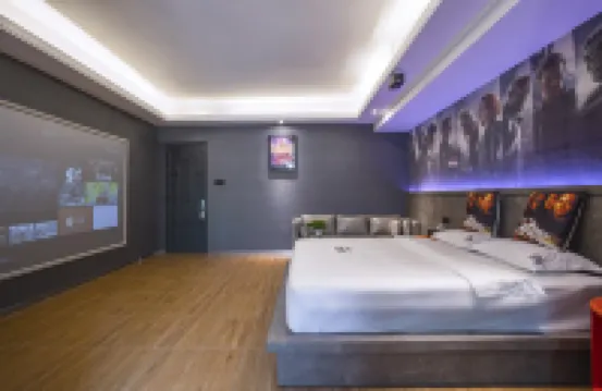 Hengda Film Hotel (High School Branch of No. 4 Middle School, Suoluowan Commercial Street, Haikou)