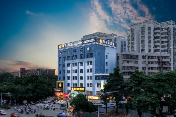 明月湖酒店(广西中医药大学店)