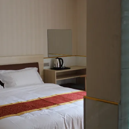 Changchi Town Plaza Business Hotel