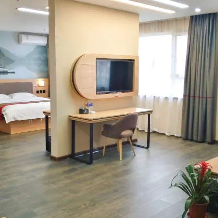 Youjia fashion boutique hotel