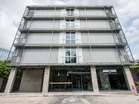 Bangkok City Link Hotel Hotels near Ratchaprarop Station