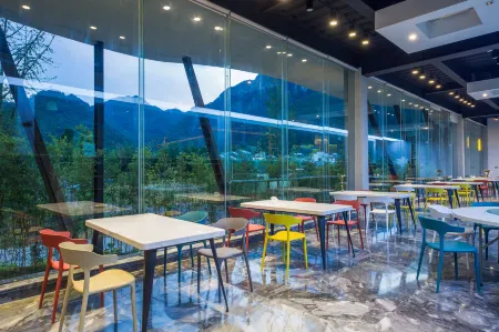 Xianju Shiyingjie Humanistic Hotel Отели рядом с достопримечательностью «Gaoqian Ancient Residence»