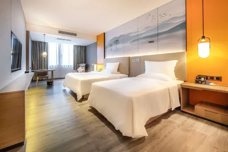 Luckyever Grand Hotel (Danzhou Summer Square)