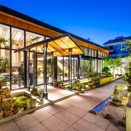 Three Flower Hotel