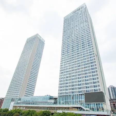 Yingyueju Hotel (Chongqing North Railway Station) Отели рядом с достопримечательностью «Чунцинская школа Лика (Колледж Золотого Детского Университета)»