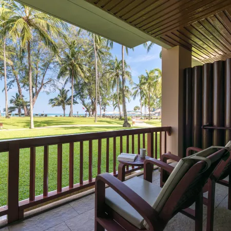 Katathani Phuket Beach Resort Отели рядом с достопримечательностью «Смотровая площадка Ката-Карон»