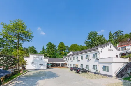 Jiuhuashan Maoju Hotel (Jiuhuashan Scenic Area Branch) Отели рядом с достопримечательностью «Zhiyuan Chenxi»