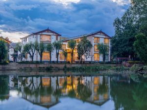 花築奢·麗江古城沁湖軒湖景花園客棧