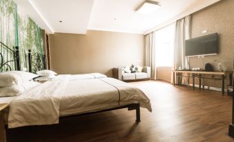 Qinyang Huachen Hotel