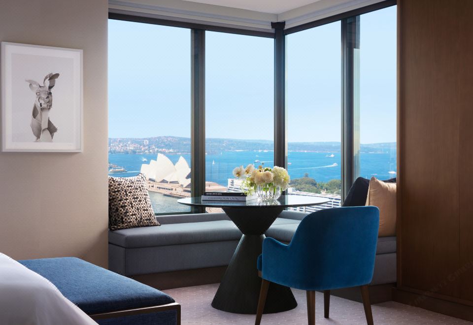 [포시즌스 호텔 시드니의 객실 내부]