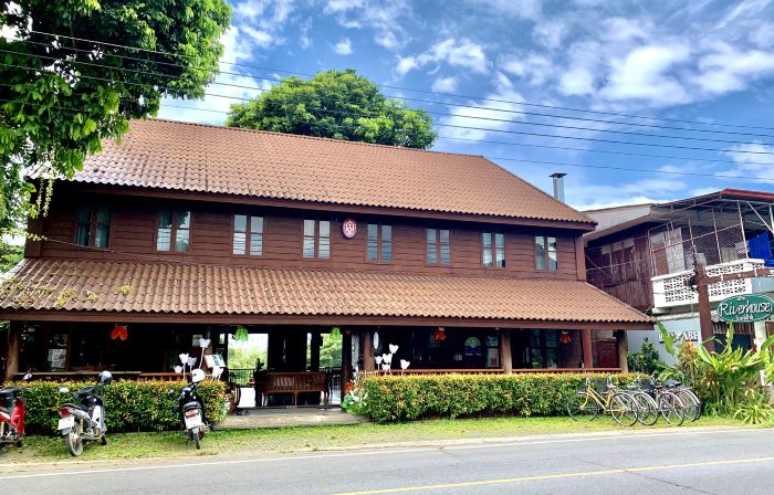 Riverhouse Hotel (The Teak House)