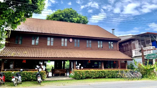 Riverhouse Hotel (The Teak House)