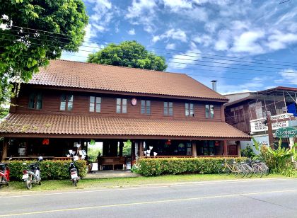 Riverhouse Hotel (The Teak House)