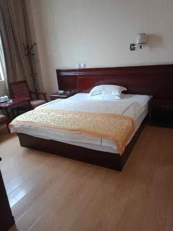 Yongsheng Cangyun Business Hotel Отели в г. Юншэн