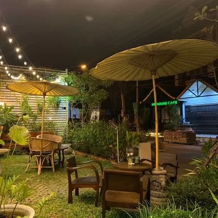Elliebum Boutique Hotel Отели рядом с достопримечательностью «Храм Ват-Пхра-Сингх»