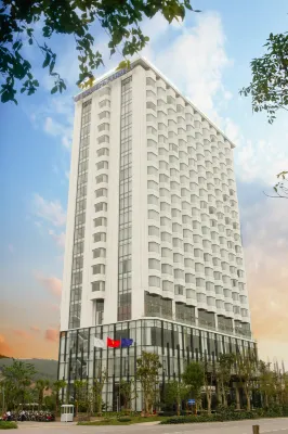 Central Luxury Hạ Long Hotel Các khách sạn gần Cửa Hàng Tạp Hóa Nguyễn Thị Nhị