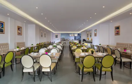 Vienna International Hotel (Dongcheng Building, Lanzhu East Road, Pingshan, Shenzhen) Отели рядом с достопримечательностью «Yanziling Park»