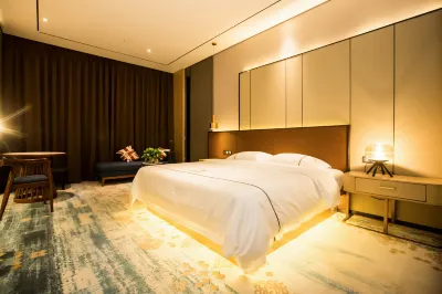 Huarong Mingwei International Hotel Hotels near Huarong City Plaza