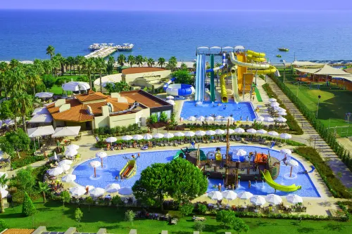 Bellis Deluxe Hotel & Heated for Winter Aqua Park