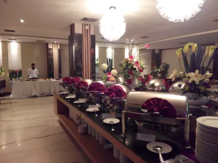 Pasar Baru Square Hotel Bandung Отели рядом с достопримечательностью «Собор Святого Петра»