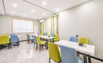 Huayi Select Hotel (Fuping Pinyang Avenue Store)