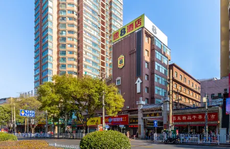 Super 8 Hotel (Lanzhou Xiguan Cross Zhongshan Bridge) Отели рядом с достопримечательностью «Ming Zhenyuan Flying Bridge Former Site»