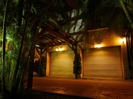 Mapleton Motel Отели рядом с достопримечательностью «Fengyuan Ciyi Guan»