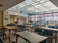 Hanzhong Baohe Kangle Care Center - Apartments